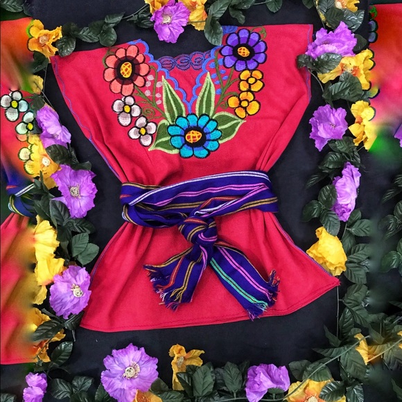 Tops - 🌷🌸 Beautiful Embroidered Mexican Blouse 🌸🌷